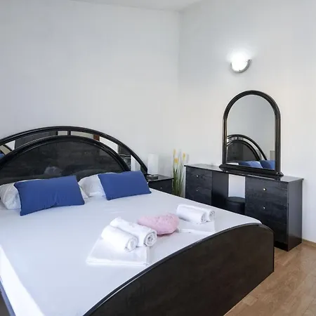 Zvijezda Apartman *